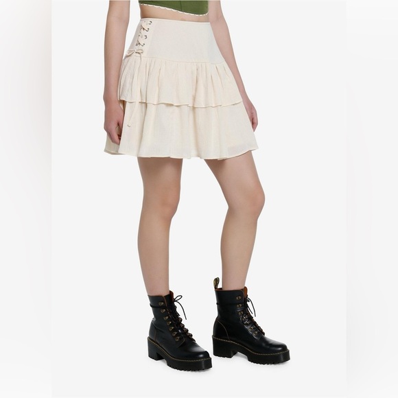 Hot Topic Dresses & Skirts - Hot Topic Thorn & Fable Cream Ruffled Mini Skirt Sz M 100% Cotton Boho Fairycore